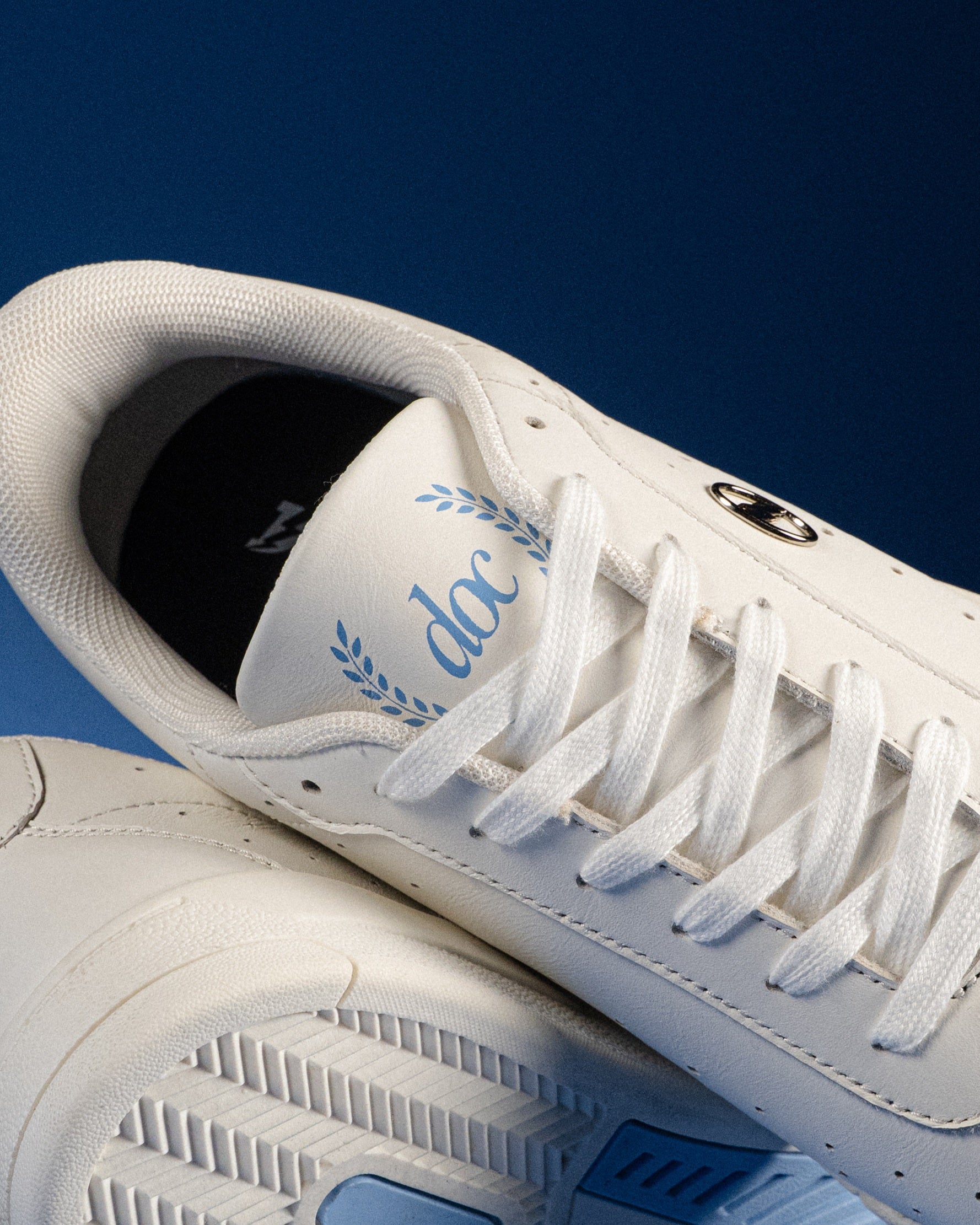 Crest / White