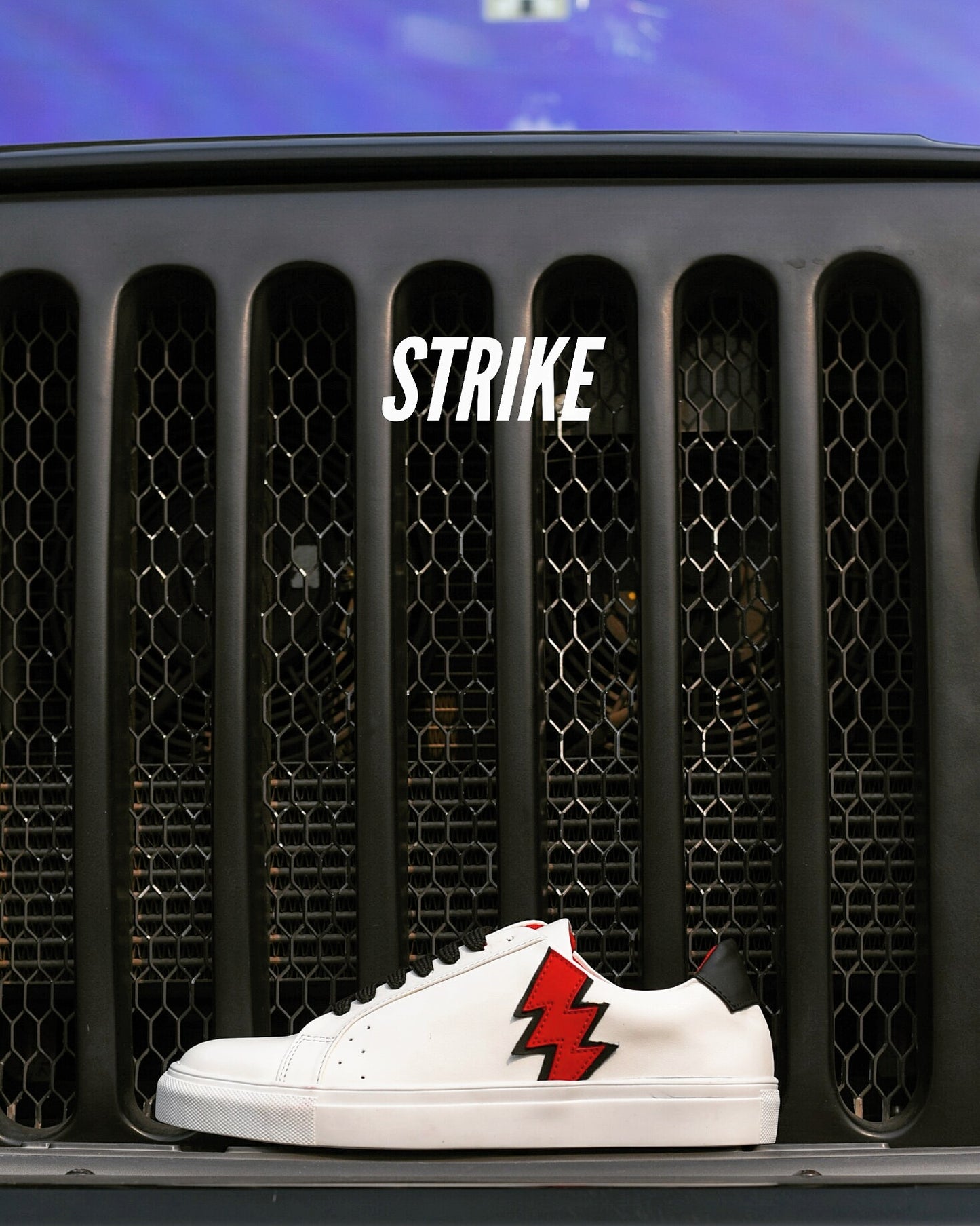 Strike LT / White